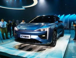 廣汽蔚來首款產(chǎn)品車機(jī)系統(tǒng)曝光 三聯(lián)屏設(shè)計驚艷，硬件實(shí)力搶鏡蔚派國際